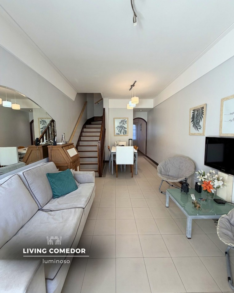 DUPLEX TRES AMBIENTES CON PATIO COCHERA Y ALTILLO. DIVINO ROSTRO. MAR DEL PLATA 