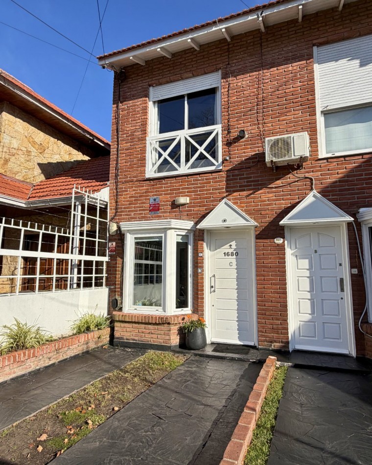 DUPLEX TRES AMBIENTES CON PATIO COCHERA Y ALTILLO. DIVINO ROSTRO. MAR DEL PLATA 