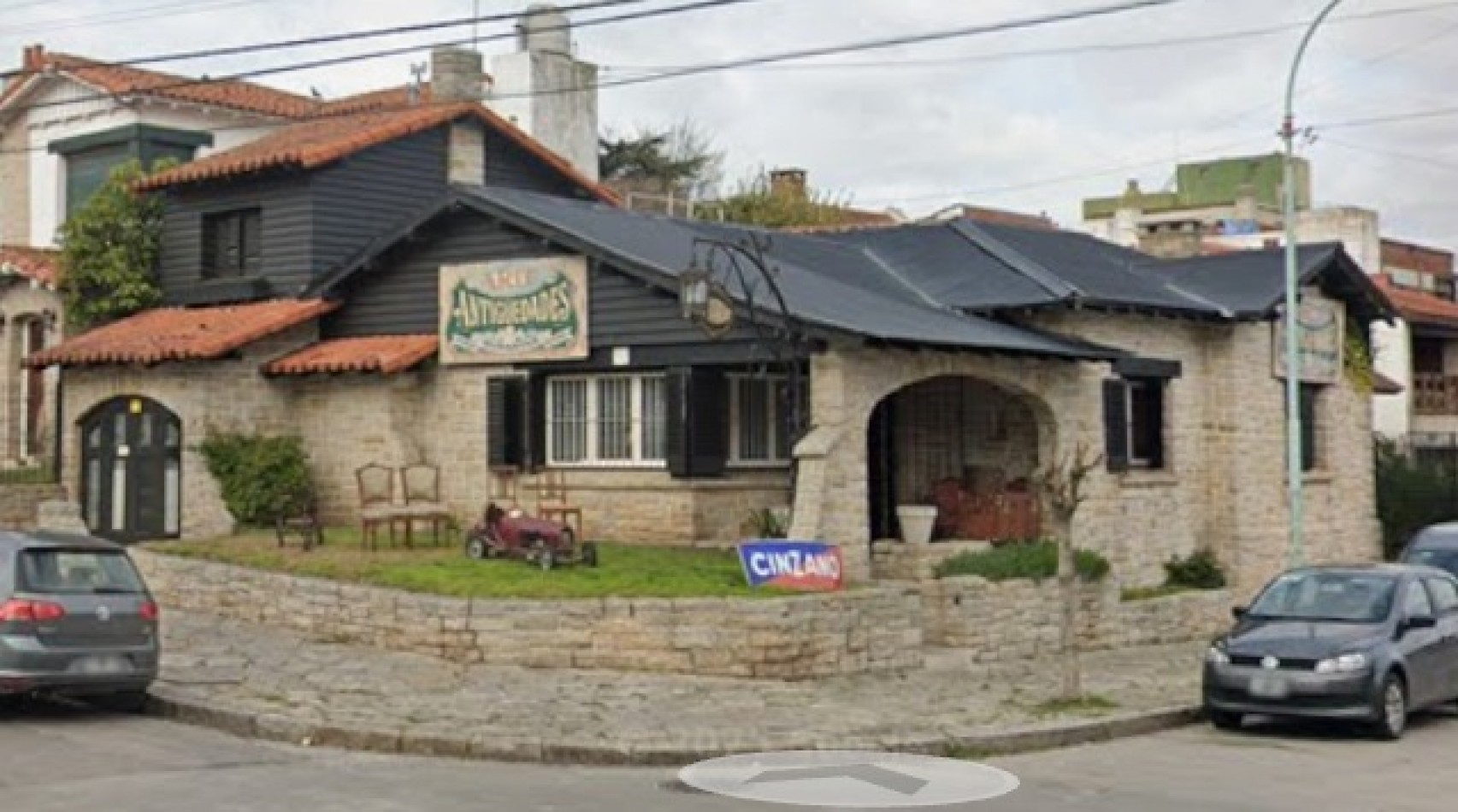 ALQUILER CLASICO CHALET EN ESQUINA USO COMERCIAL-PROFESIONAL ZONA GUEMES. MAR DEL PLATA