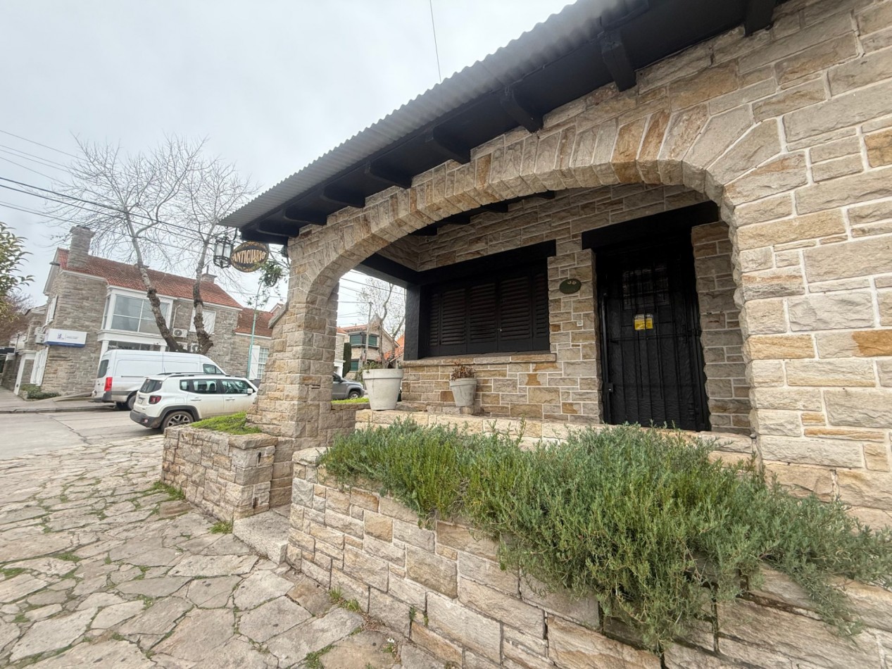 ALQUILER CLASICO CHALET EN ESQUINA USO COMERCIAL-PROFESIONAL ZONA GUEMES. MAR DEL PLATA