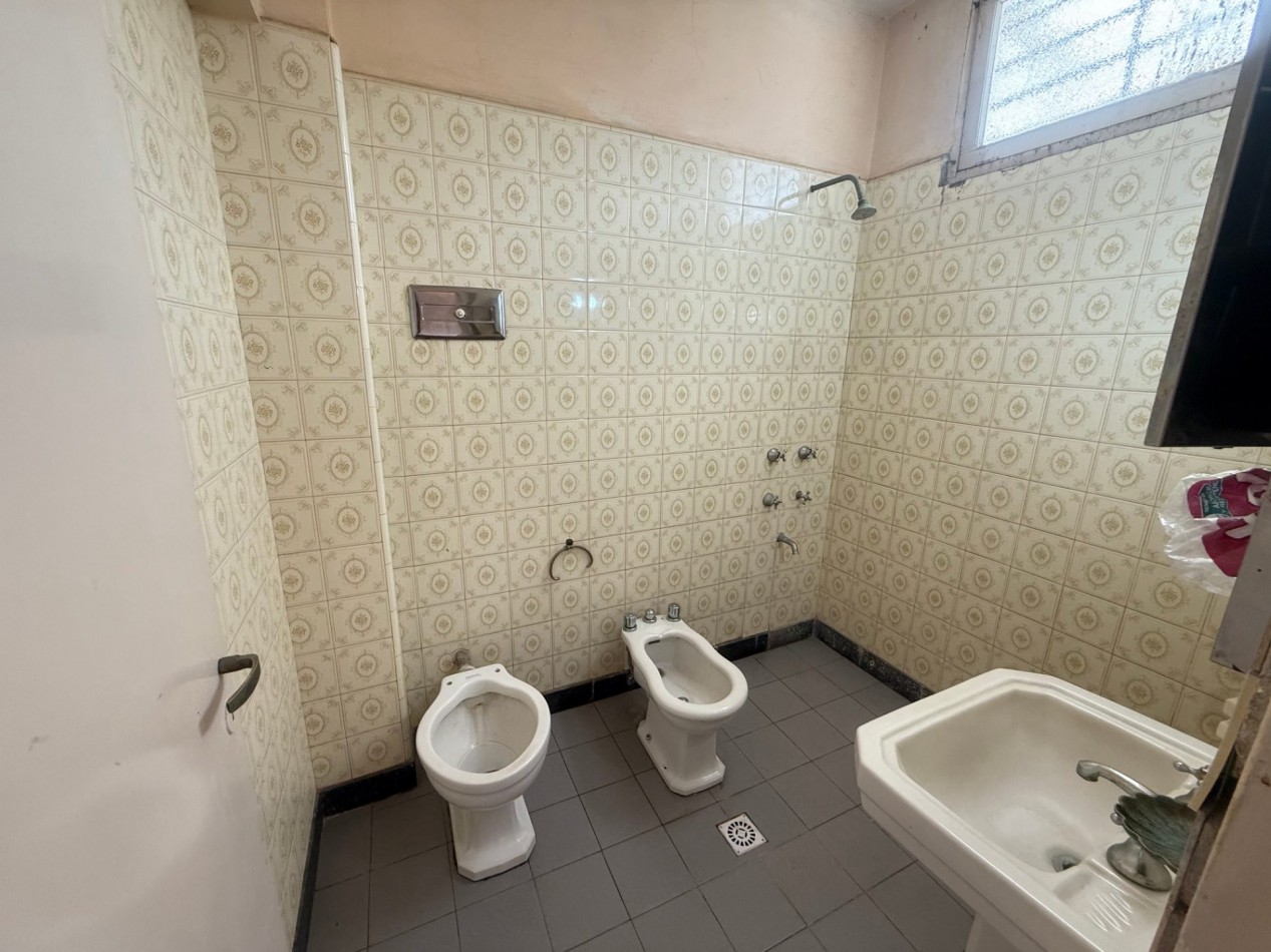 OPORTUNIDAD EN SAN CARLOS - CHALET A RECICLAR SOBRE LOTE DE 333 MTS2