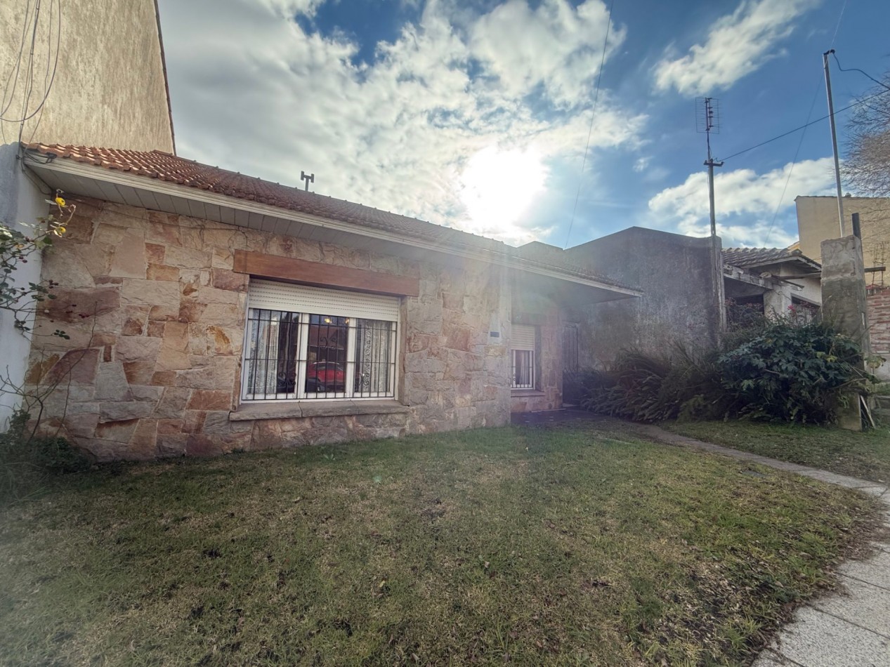 OPORTUNIDAD EN SAN CARLOS - CHALET A RECICLAR SOBRE LOTE DE 333 MTS2