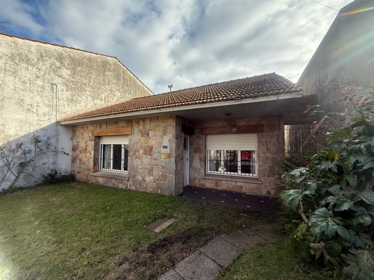 OPORTUNIDAD EN SAN CARLOS - CHALET A RECICLAR SOBRE LOTE DE 333 MTS2