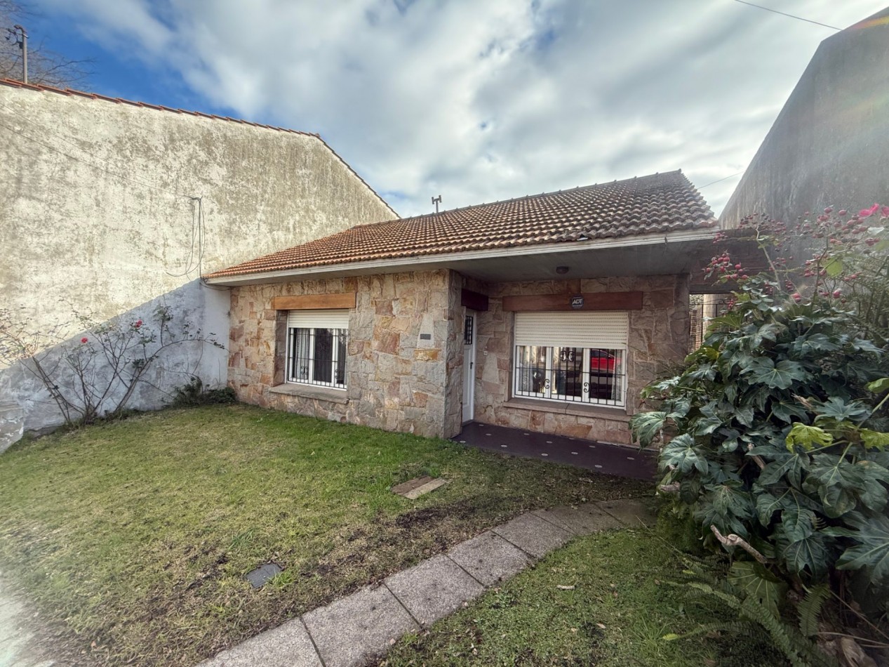 OPORTUNIDAD EN SAN CARLOS - CHALET A RECICLAR SOBRE LOTE DE 333 MTS2