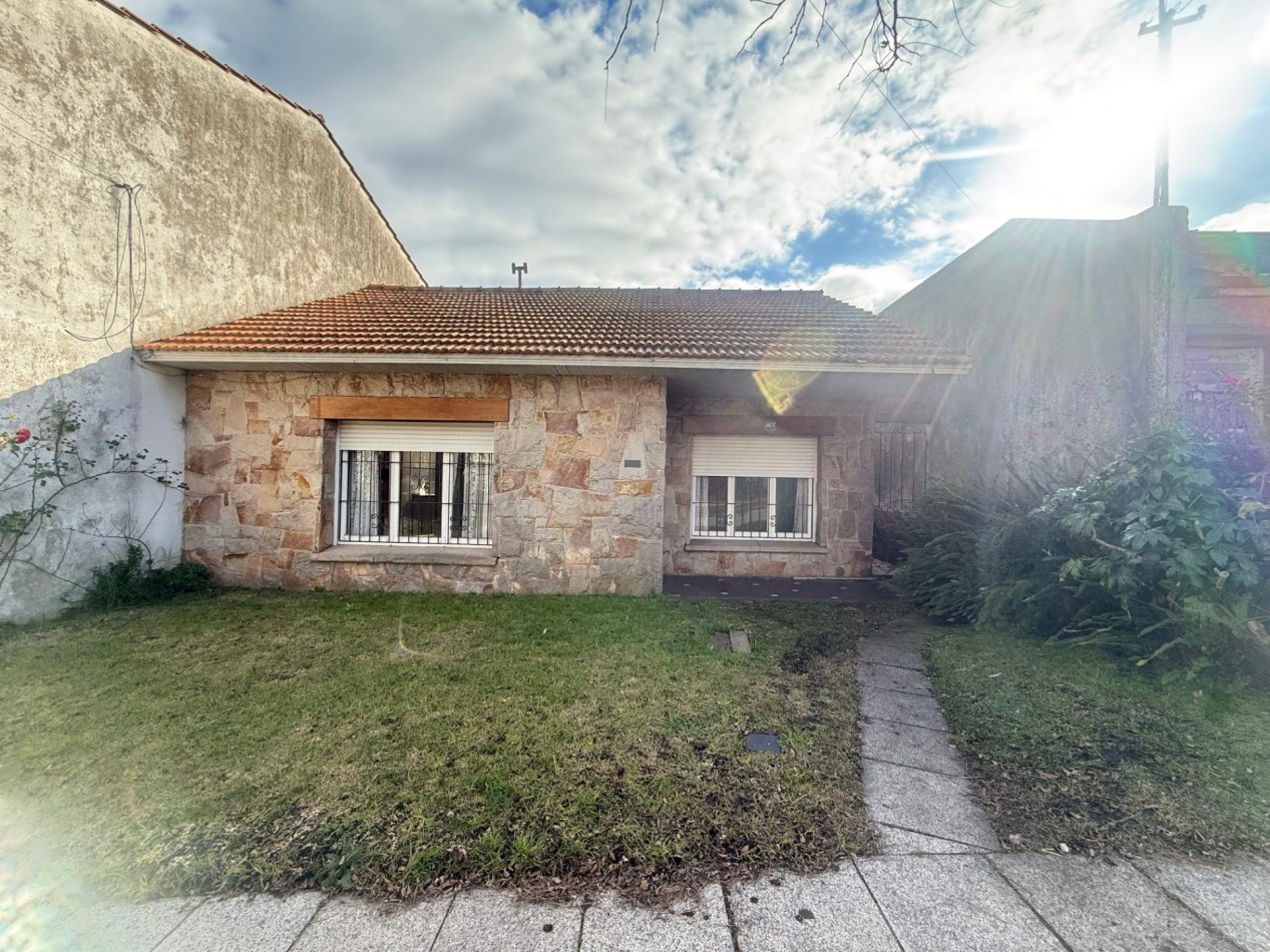 OPORTUNIDAD EN SAN CARLOS - CHALET A RECICLAR SOBRE LOTE DE 333 MTS2
