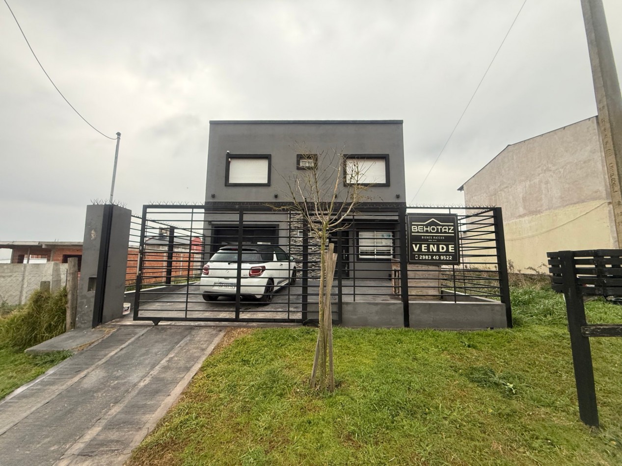 VENTA MODERNA CASA 4 AMBIENTES - APTA A CREDITO - BARRIO EL MARTILLO