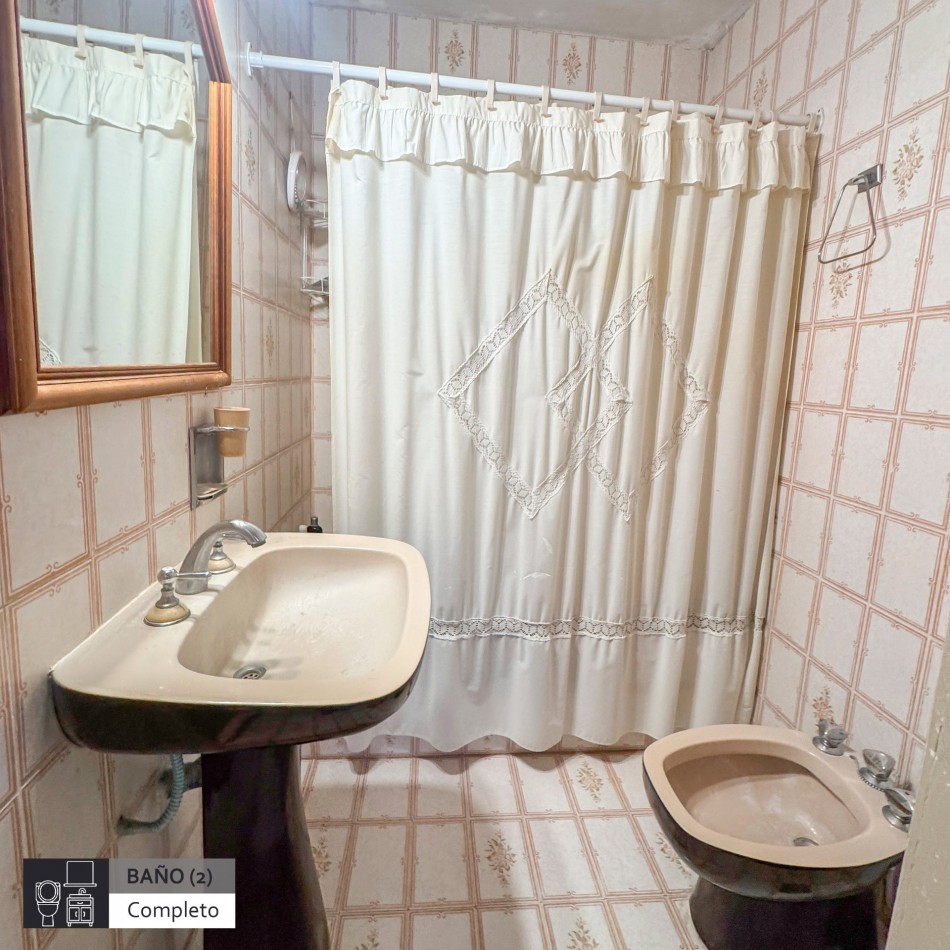 CASA EN VENTA 4 AMBIENTES CON PLAYROOM EN BARRIO SAN JOSE