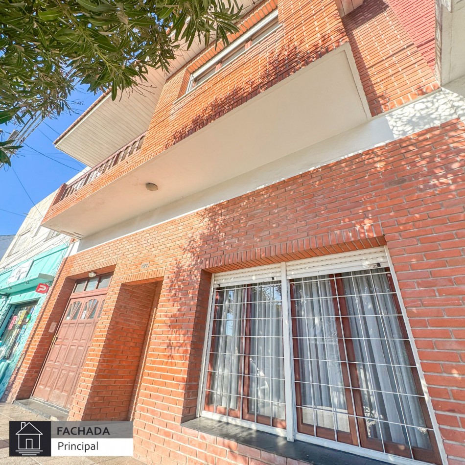 CASA EN VENTA 4 AMBIENTES CON PLAYROOM EN BARRIO SAN JOSE