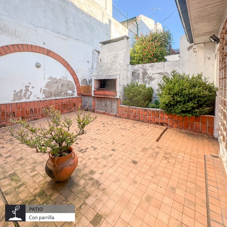 CASA EN VENTA 4 AMBIENTES CON PLAYROOM EN BARRIO SAN JOSE