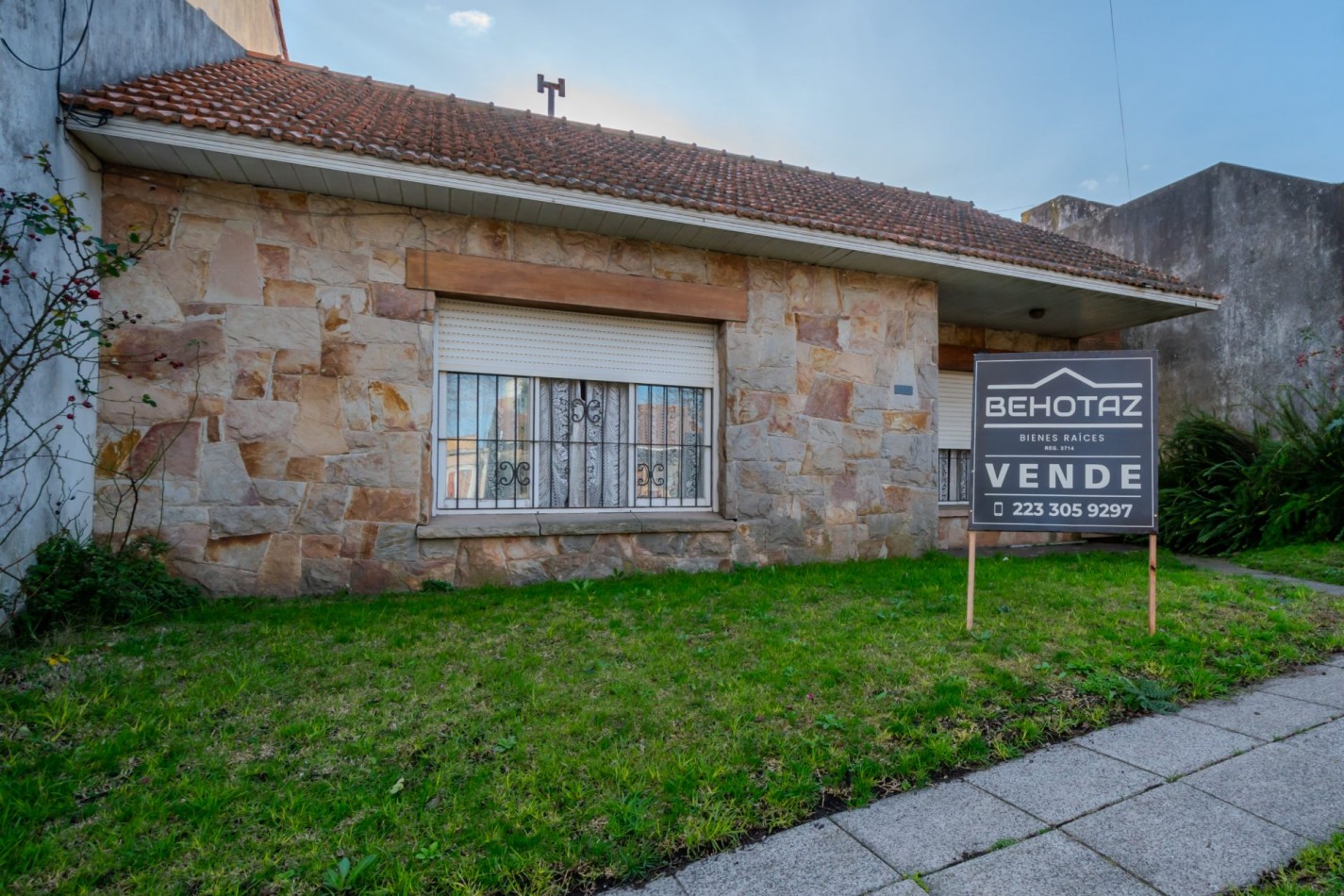 OPORTUNIDAD EN SAN CARLOS - CHALET A RECICLAR SOBRE LOTE DE 333 MTS2