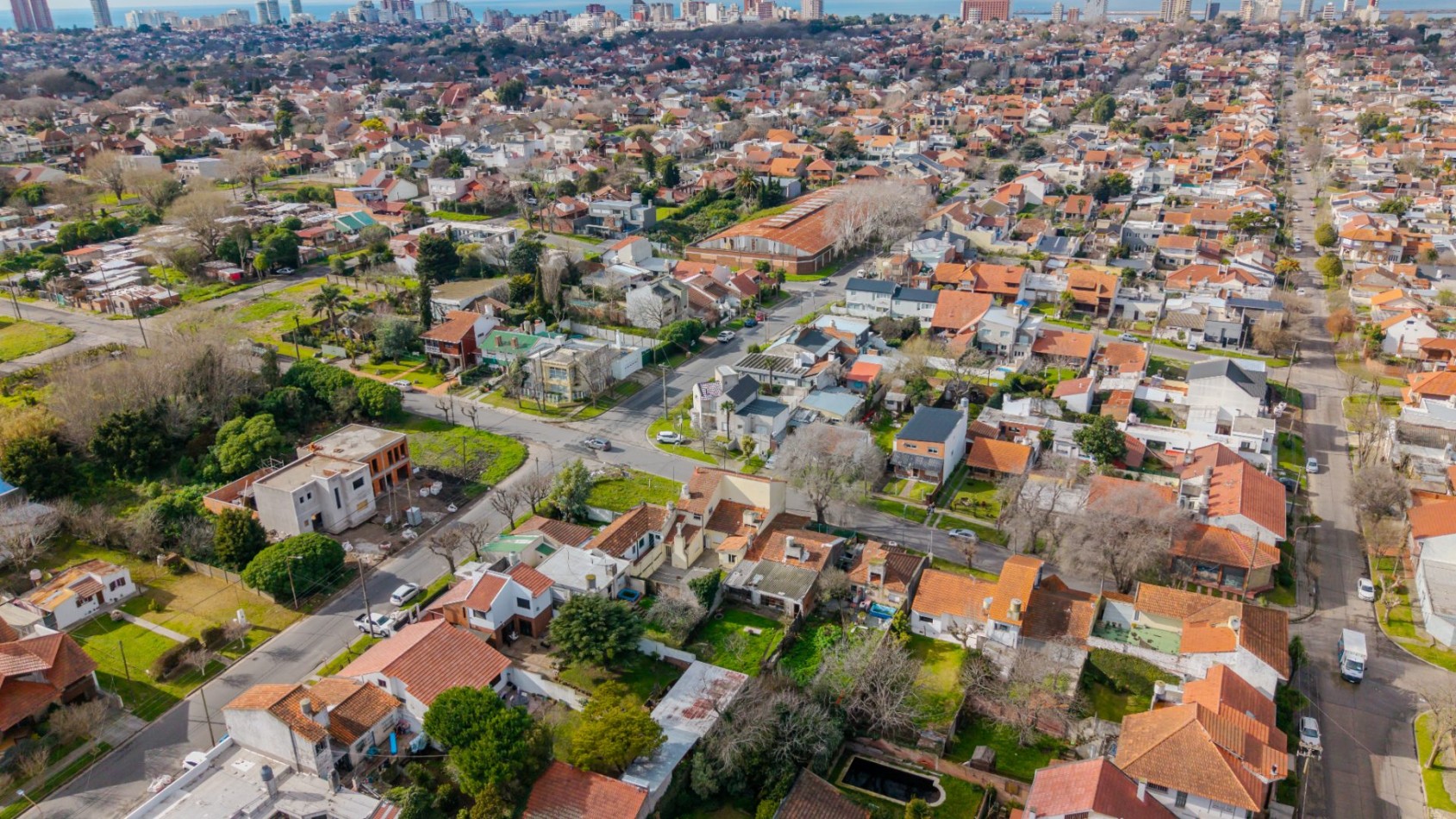 OPORTUNIDAD EN SAN CARLOS - CHALET A RECICLAR SOBRE LOTE DE 333 MTS2