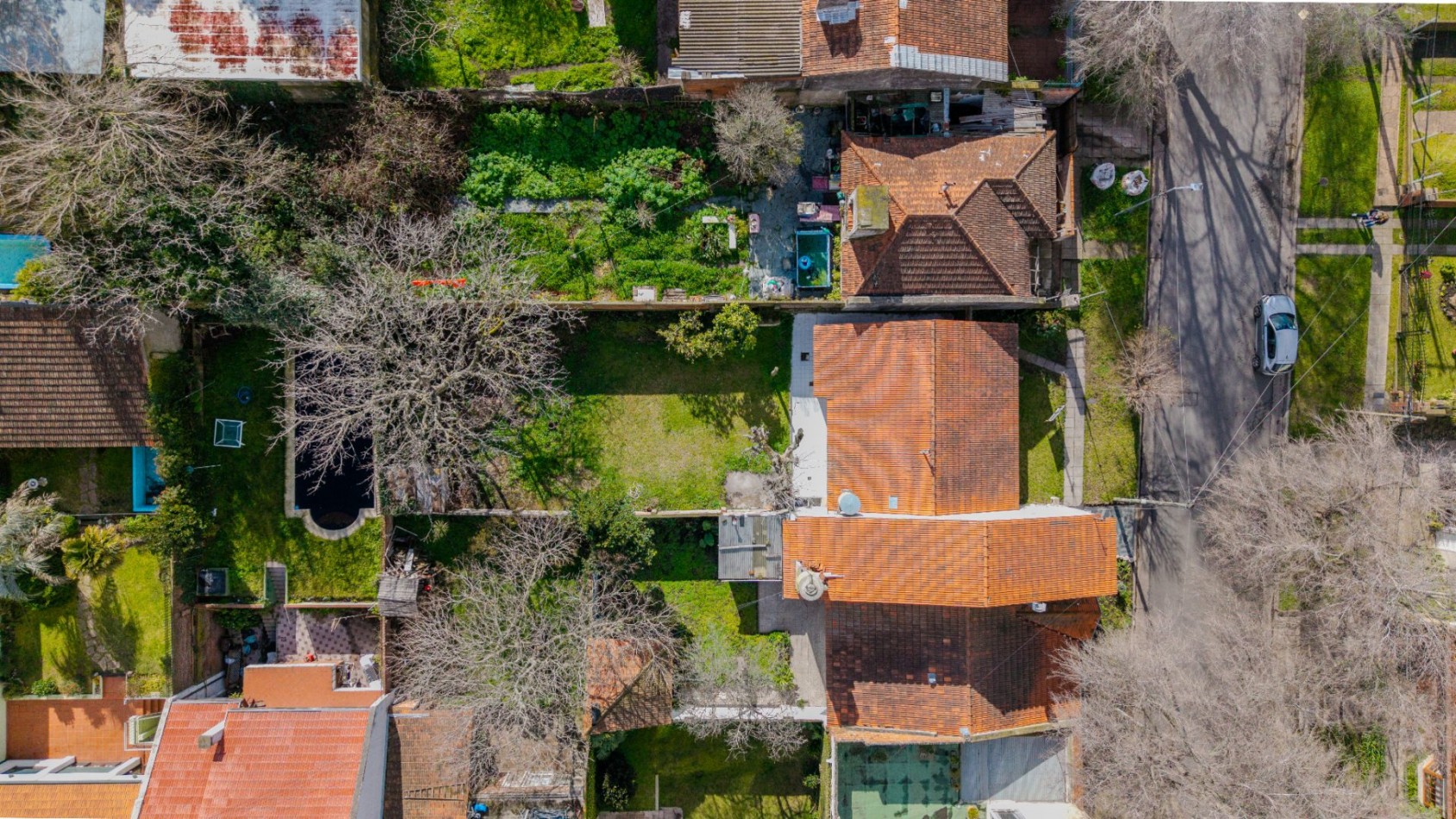 OPORTUNIDAD EN SAN CARLOS - CHALET A RECICLAR SOBRE LOTE DE 333 MTS2