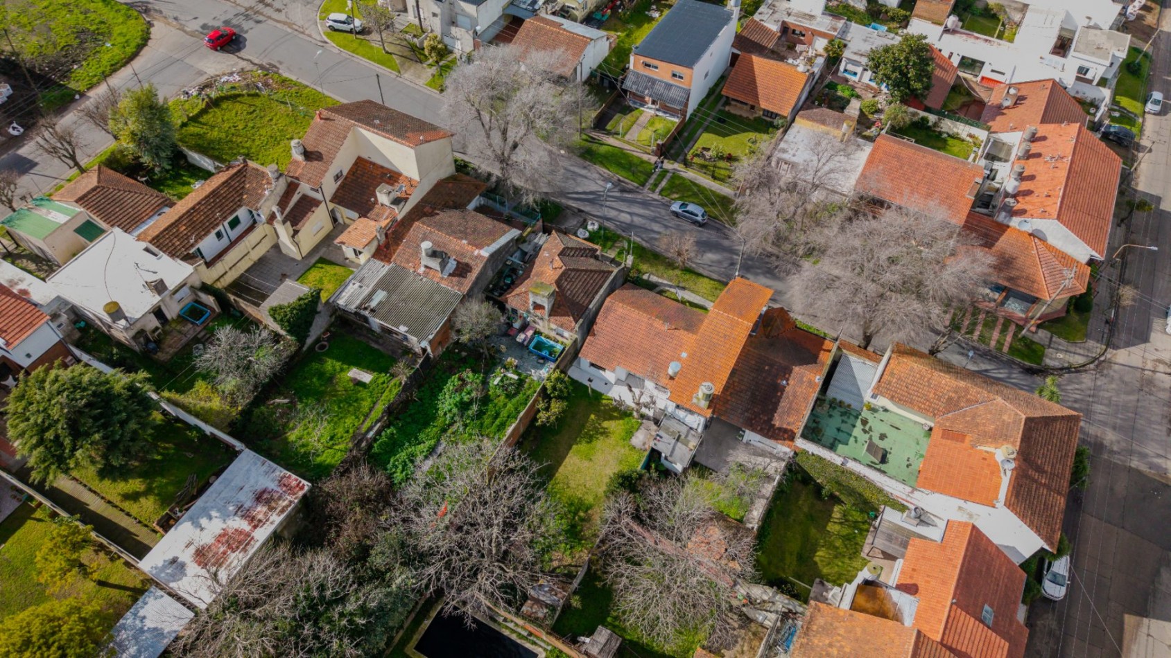 OPORTUNIDAD EN SAN CARLOS - CHALET A RECICLAR SOBRE LOTE DE 333 MTS2