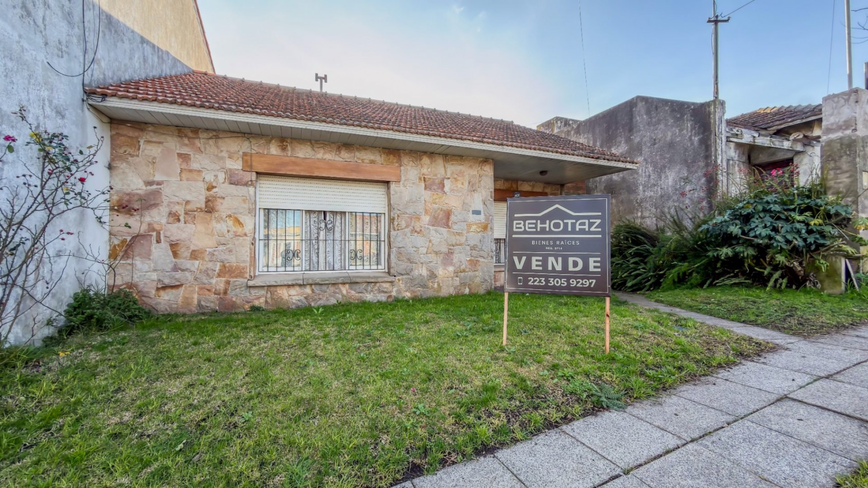 OPORTUNIDAD EN SAN CARLOS - CHALET A RECICLAR SOBRE LOTE DE 333 MTS2