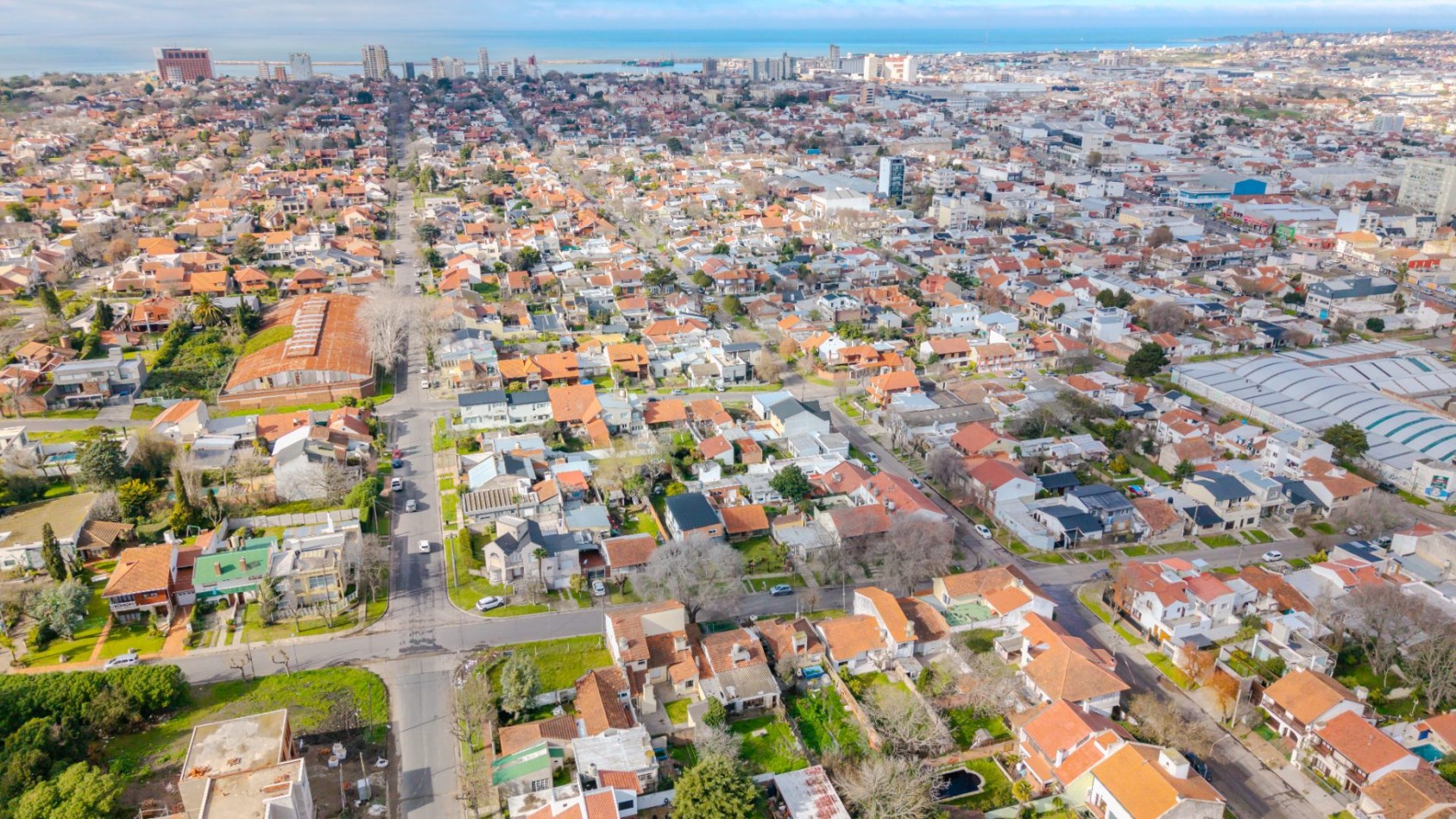 OPORTUNIDAD EN SAN CARLOS - CHALET A RECICLAR SOBRE LOTE DE 333 MTS2