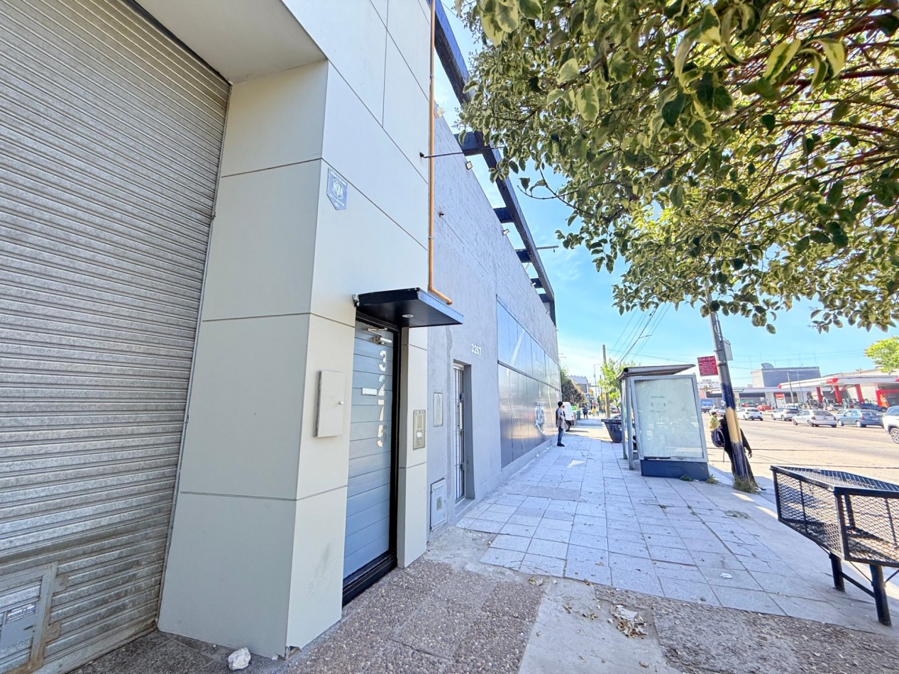 ALQUILER IMPORTANTE LOCAL COMERCIAL-GALPON SOBRE AV. JUAN B JUSTO