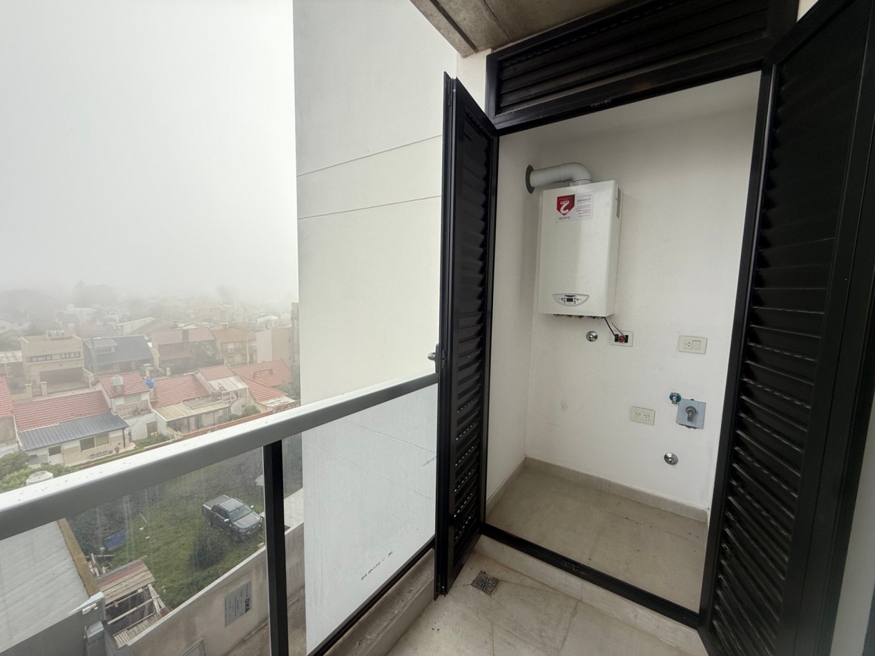 SEMIPISO DE CATEGORIA - 3 AMBIENTES A ESTRENAR CON VISTA PLENA AL MAR - COCHERA