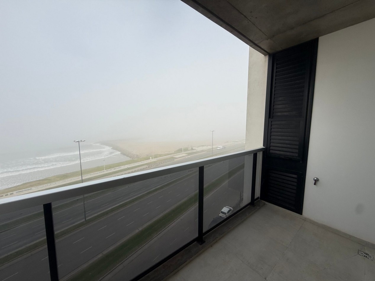 SEMIPISO DE CATEGORIA - 3 AMBIENTES A ESTRENAR CON VISTA PLENA AL MAR - COCHERA