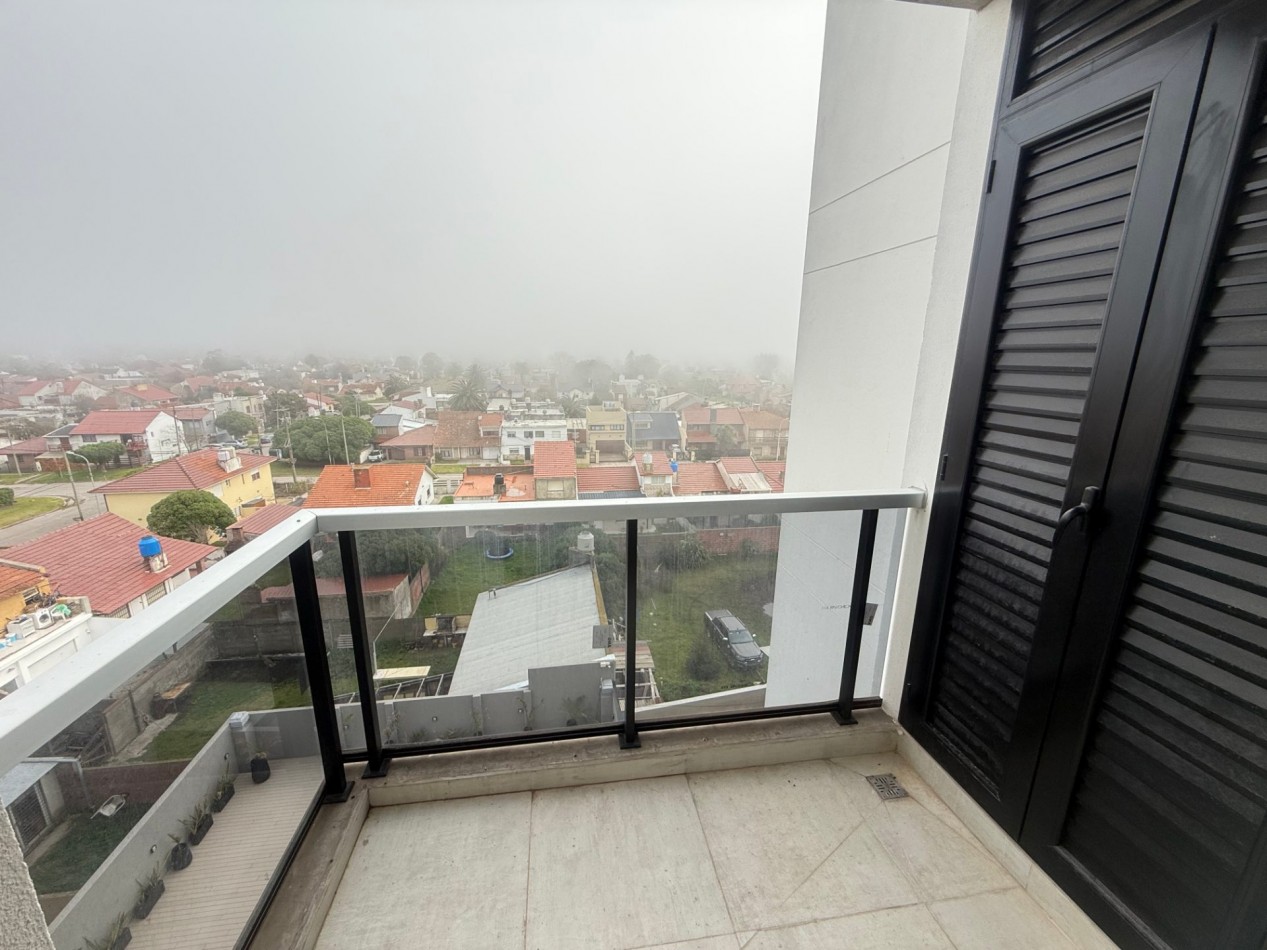 SEMIPISO DE CATEGORIA - 3 AMBIENTES A ESTRENAR CON VISTA PLENA AL MAR - COCHERA