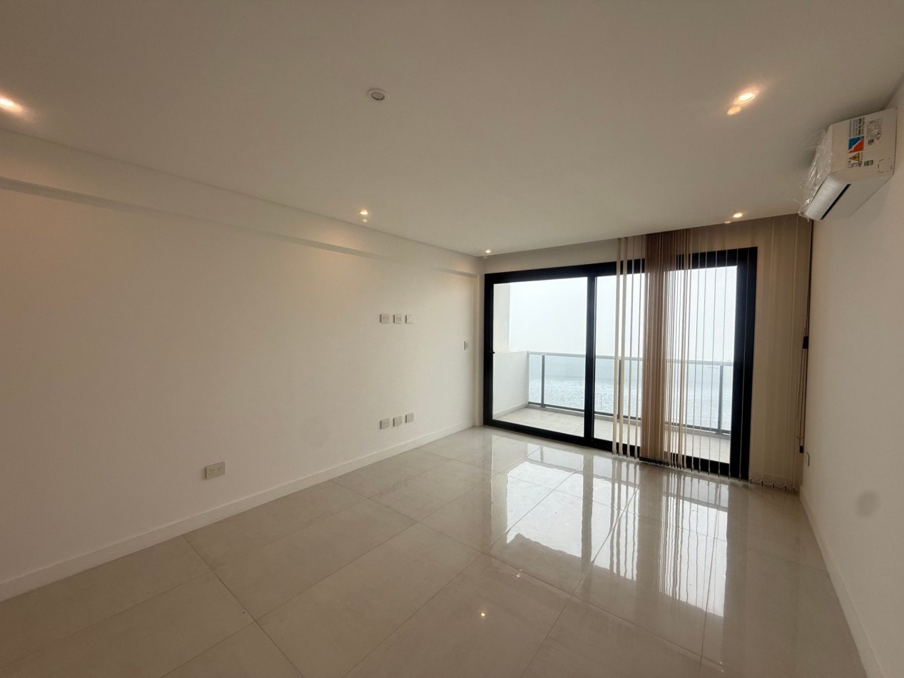 SEMIPISO DE CATEGORIA - 3 AMBIENTES A ESTRENAR CON VISTA PLENA AL MAR - COCHERA