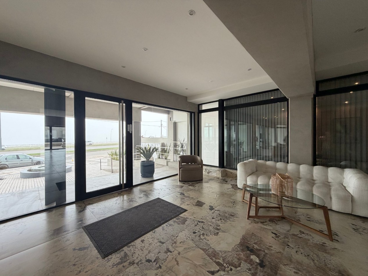 SEMIPISO DE CATEGORIA - 3 AMBIENTES A ESTRENAR CON VISTA PLENA AL MAR - COCHERA