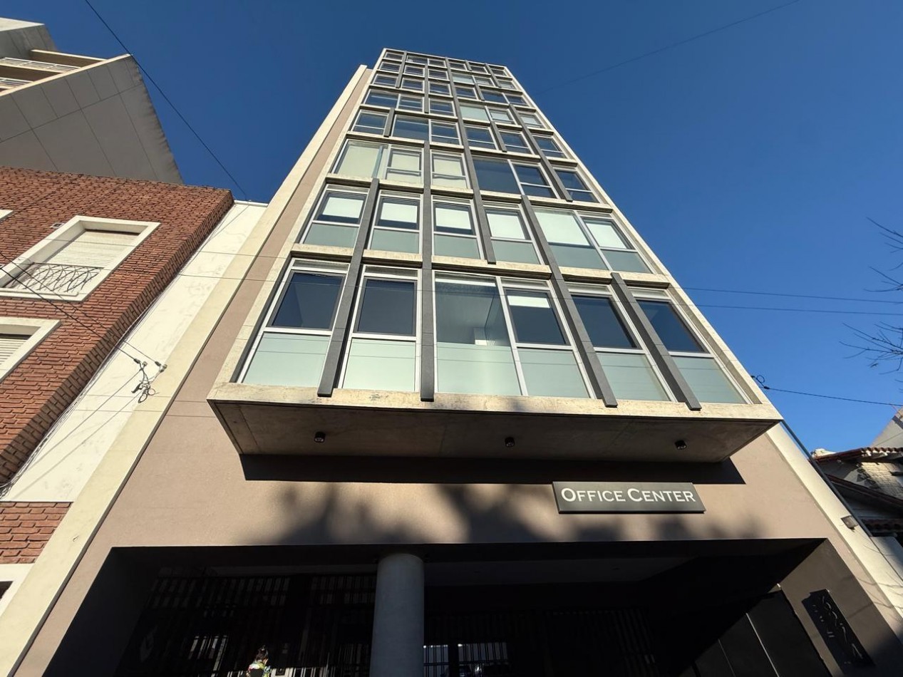 MODERNA OFICINA EN ALQUILER CON BALCON TERRAZA - ZONA MACROCENTRO