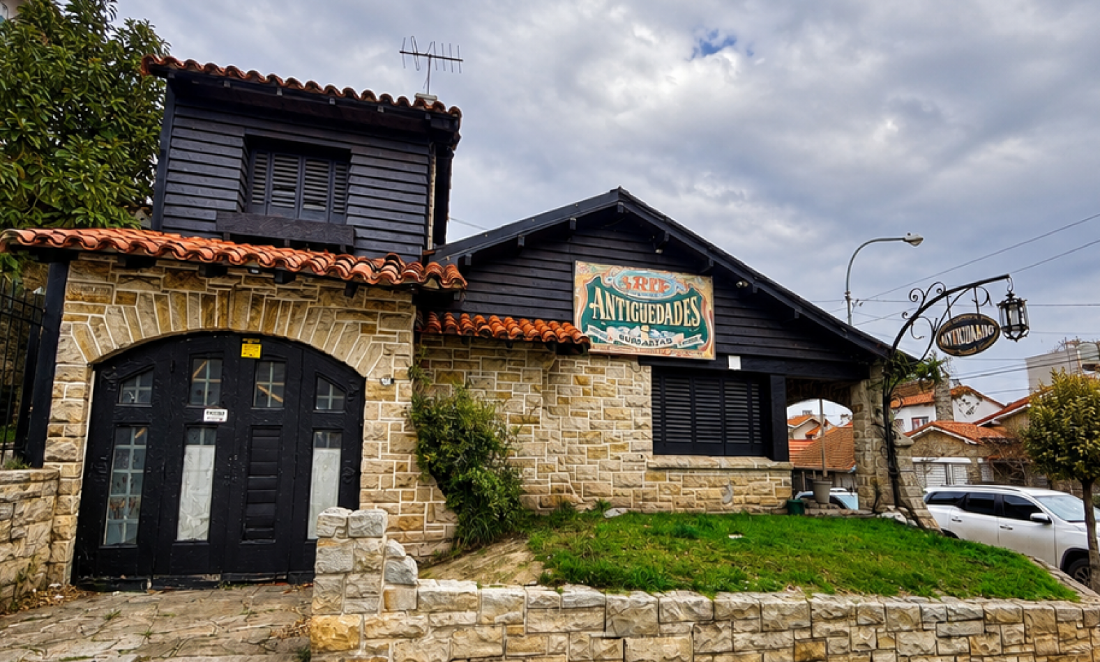 ALQUILER CLASICO CHALET EN ESQUINA USO COMERCIAL-PROFESIONAL ZONA GUEMES. MAR DEL PLATA