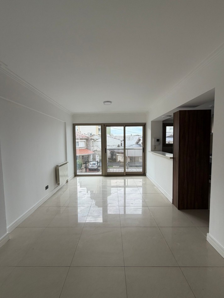 ALQUILER SEMIPISO 2 AMBIENTES A MTS. DEL MAR 