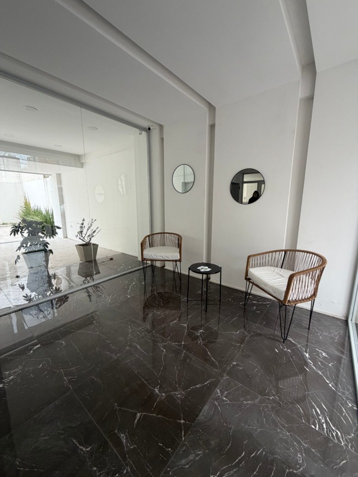 SEMIPISO DE UN AMBIENTE CON BALCON TERRAZA A ESTRENAR - PLAZA MITRE