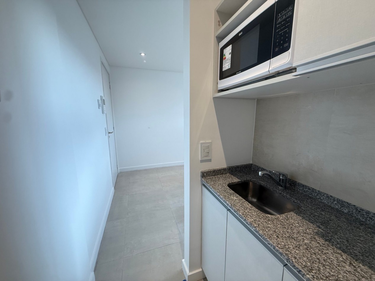 VENTA EN BLOCK - IMPORTANTE GALPON + 5 OFICINAS SOBRE AV. JUAN B JUSTO - POSIBILIDAD DE FINANCIACION