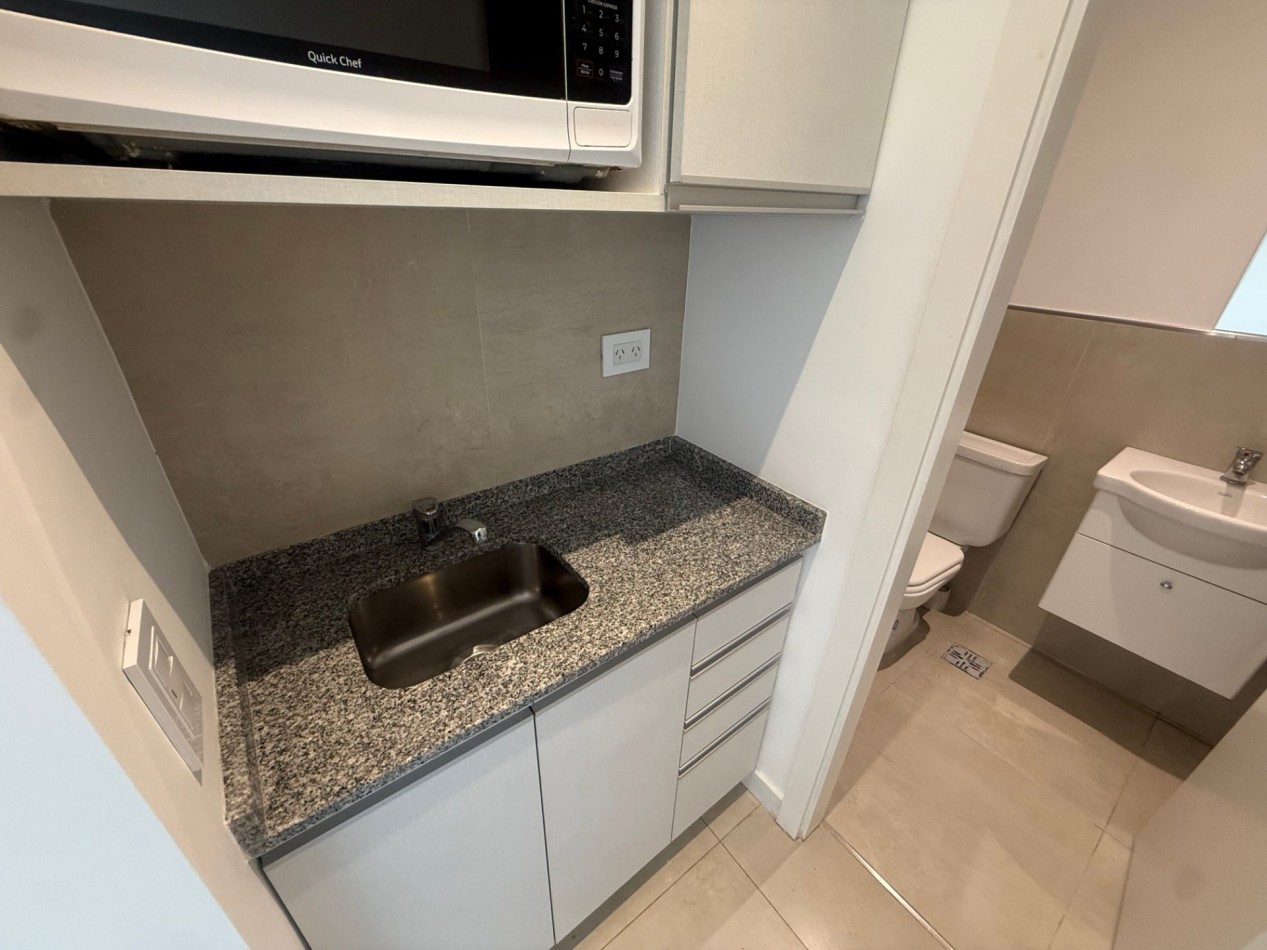 VENTA EN BLOCK - IMPORTANTE GALPON + 5 OFICINAS SOBRE AV. JUAN B JUSTO - POSIBILIDAD DE FINANCIACION