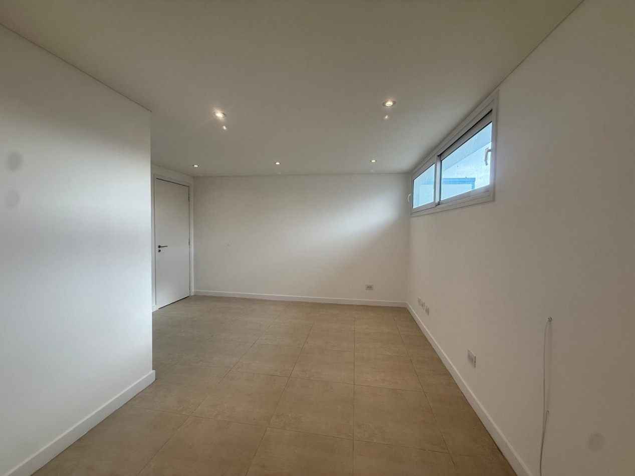 VENTA EN BLOCK - IMPORTANTE GALPON + 5 OFICINAS SOBRE AV. JUAN B JUSTO - POSIBILIDAD DE FINANCIACION