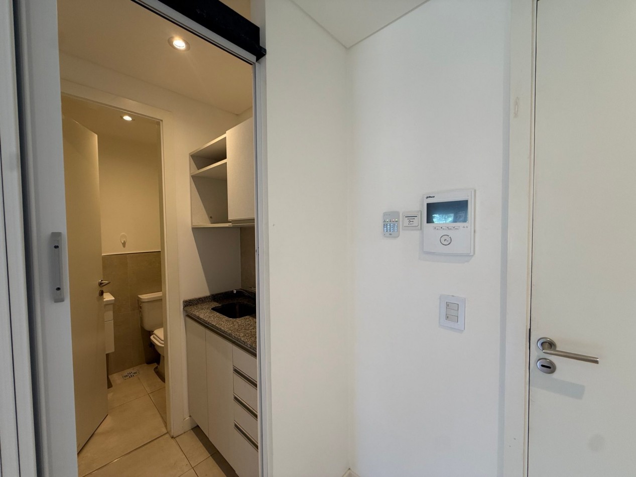VENTA EN BLOCK - IMPORTANTE GALPON + 5 OFICINAS SOBRE AV. JUAN B JUSTO - POSIBILIDAD DE FINANCIACION