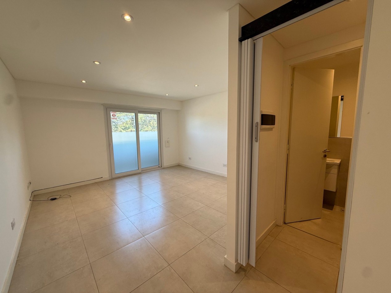 VENTA EN BLOCK - IMPORTANTE GALPON + 5 OFICINAS SOBRE AV. JUAN B JUSTO - POSIBILIDAD DE FINANCIACION