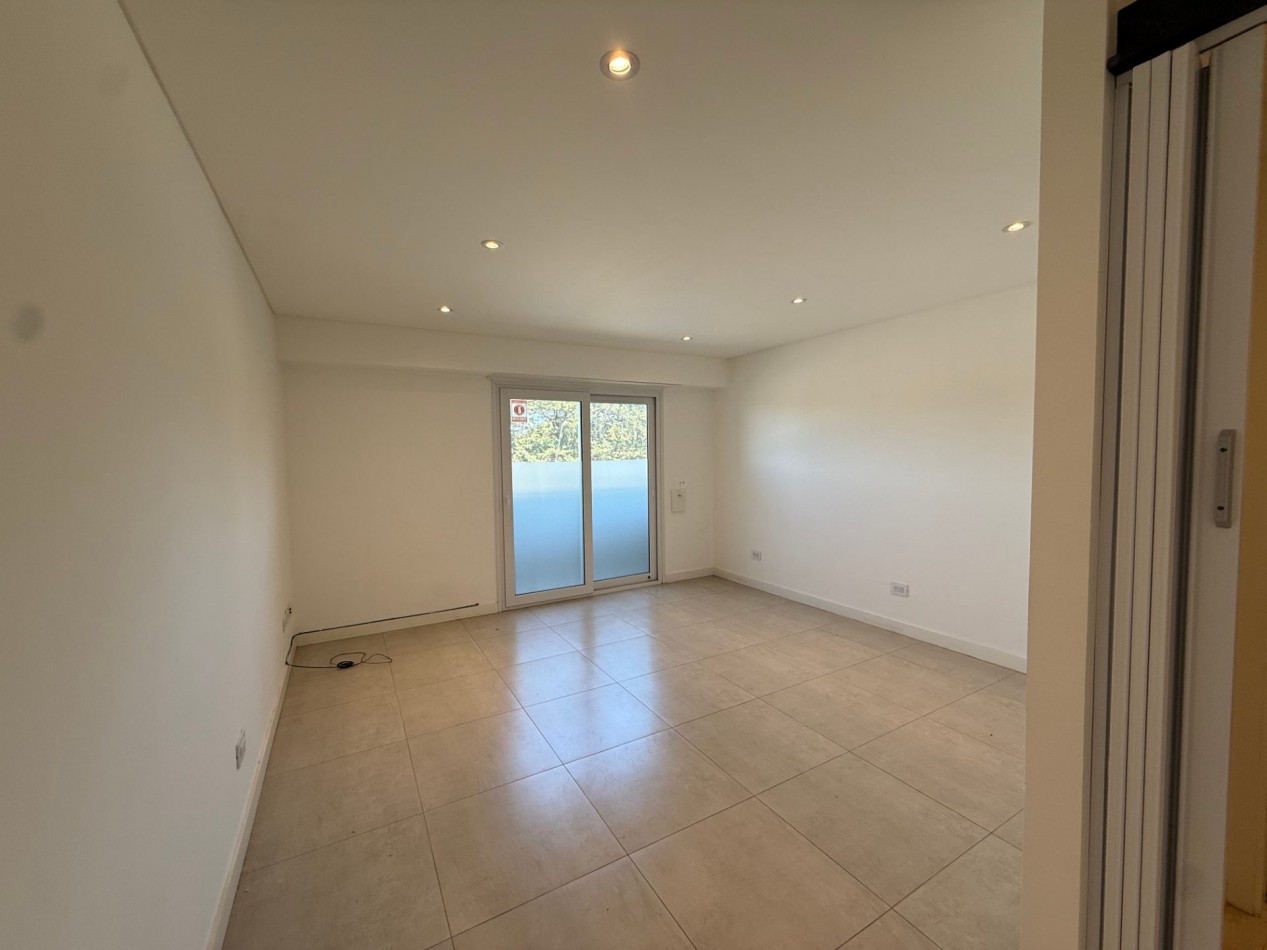 VENTA EN BLOCK - IMPORTANTE GALPON + 5 OFICINAS SOBRE AV. JUAN B JUSTO - POSIBILIDAD DE FINANCIACION
