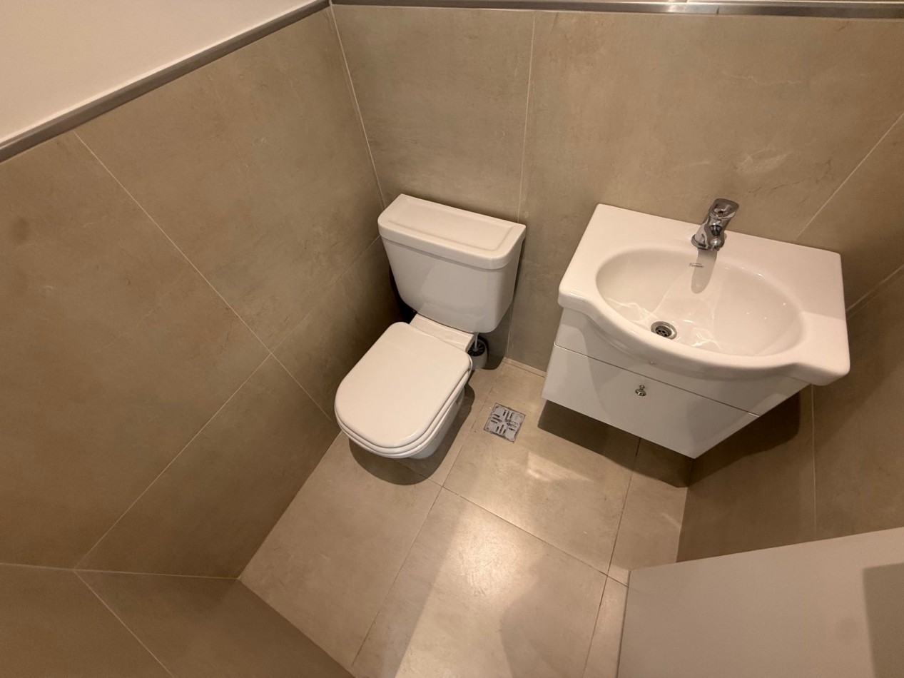 VENTA EN BLOCK - IMPORTANTE GALPON + 5 OFICINAS SOBRE AV. JUAN B JUSTO - POSIBILIDAD DE FINANCIACION