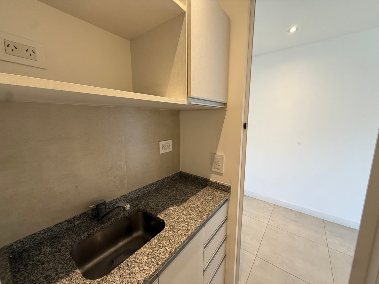 VENTA EN BLOCK - IMPORTANTE GALPON + 5 OFICINAS SOBRE AV. JUAN B JUSTO - POSIBILIDAD DE FINANCIACION