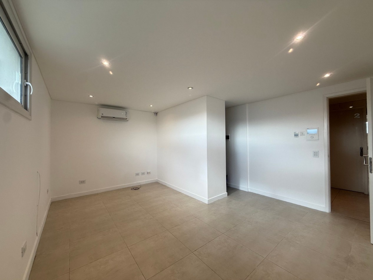 VENTA EN BLOCK - IMPORTANTE GALPON + 5 OFICINAS SOBRE AV. JUAN B JUSTO - POSIBILIDAD DE FINANCIACION