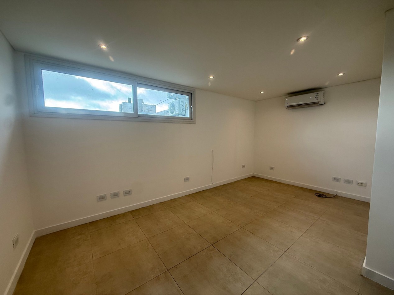 VENTA EN BLOCK - IMPORTANTE GALPON + 5 OFICINAS SOBRE AV. JUAN B JUSTO - POSIBILIDAD DE FINANCIACION