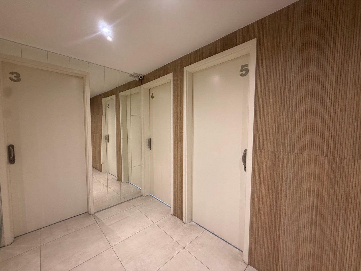 VENTA EN BLOCK - IMPORTANTE GALPON + 5 OFICINAS SOBRE AV. JUAN B JUSTO - POSIBILIDAD DE FINANCIACION