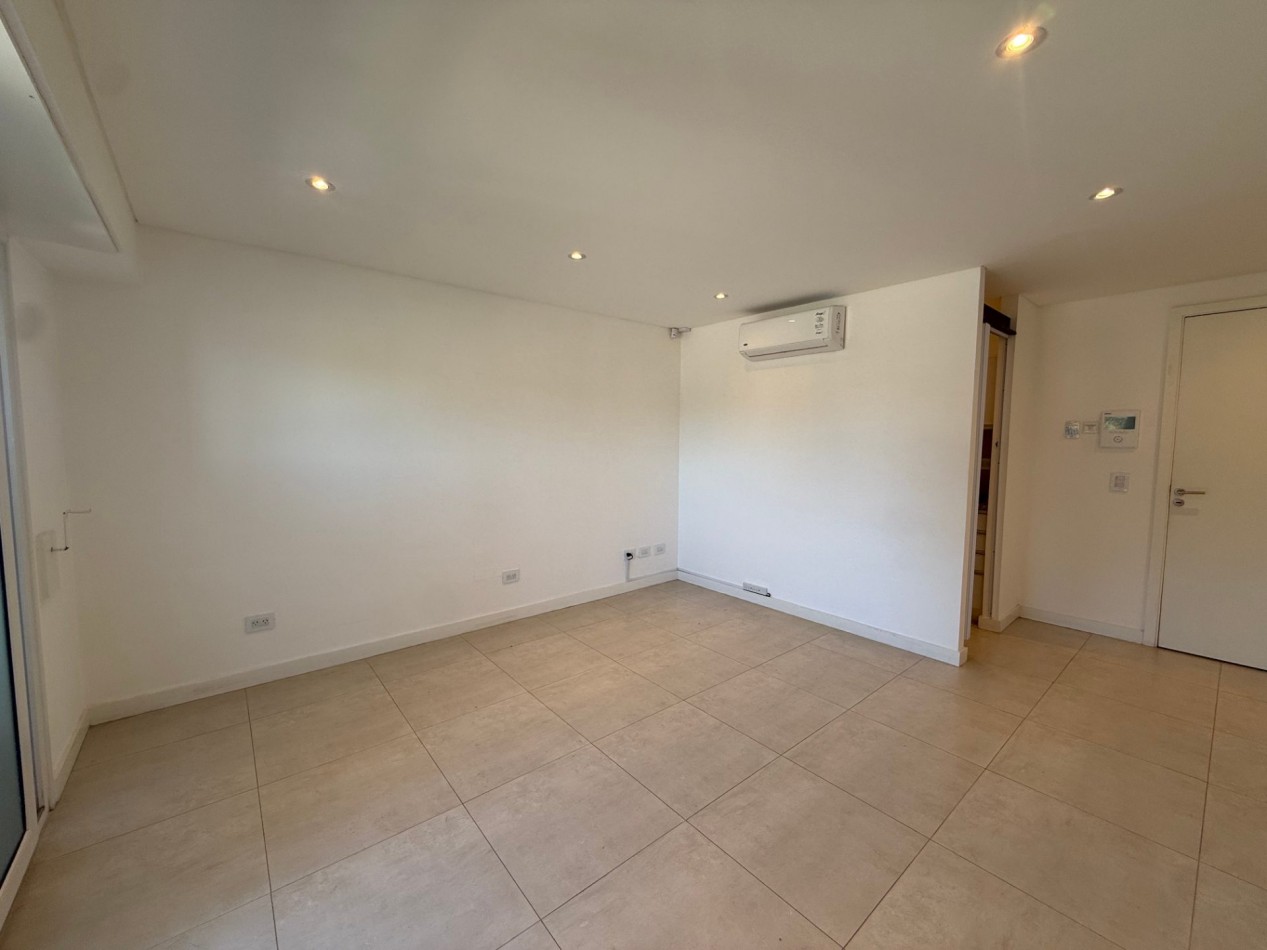 VENTA EN BLOCK - IMPORTANTE GALPON + 5 OFICINAS SOBRE AV. JUAN B JUSTO - POSIBILIDAD DE FINANCIACION