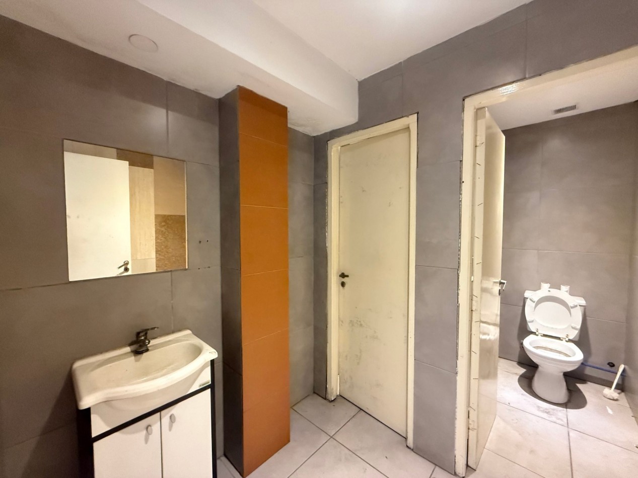 ALQUILER IMPORTANTE LOCAL COMERCIAL-GALPON SOBRE AV. JUAN B JUSTO