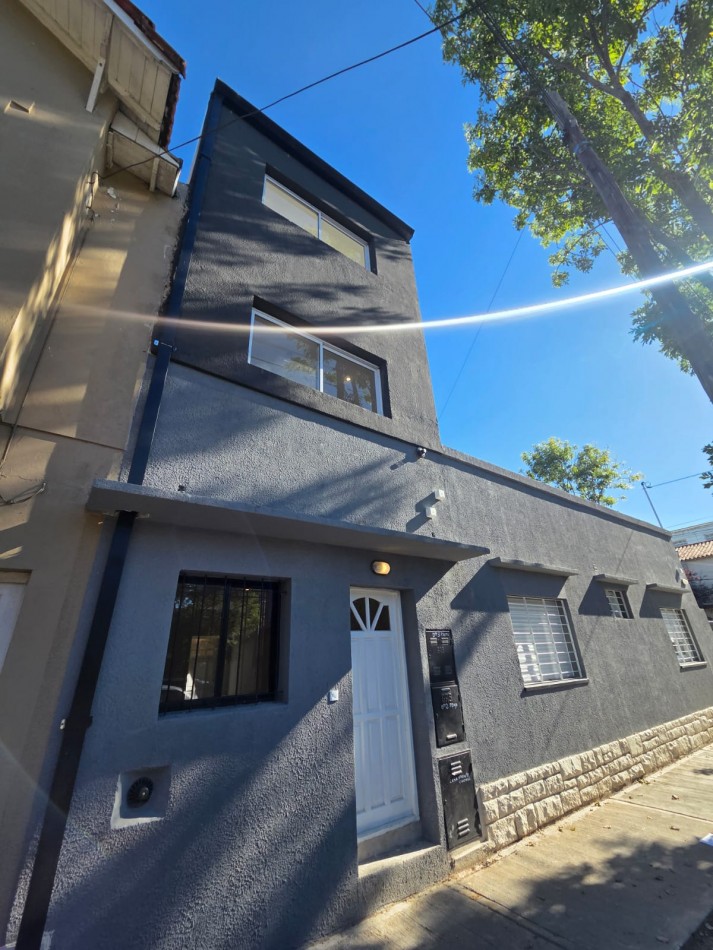 PH EN VENTA 2 AMBIENTES RECICLADO EN BARRIO SAN JOSE