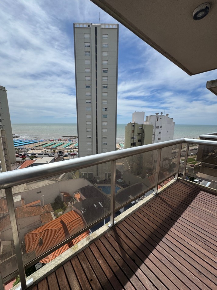 SEMIPISO 2 AMBIENTES CON BALCON A LA CALLE A UNA CUADRA DEL MAR - LA PERLA