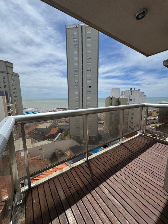 SEMIPISO 2 AMBIENTES CON BALCON A LA CALLE A UNA CUADRA DEL MAR - LA PERLA