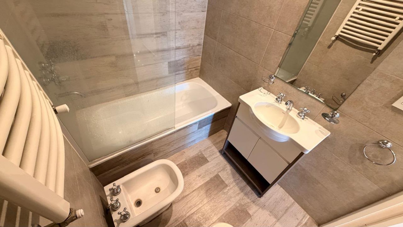 VENTA MODERNO 2 AMBIENTES CON BALCON Y PARRILLA - MACROCENTRO