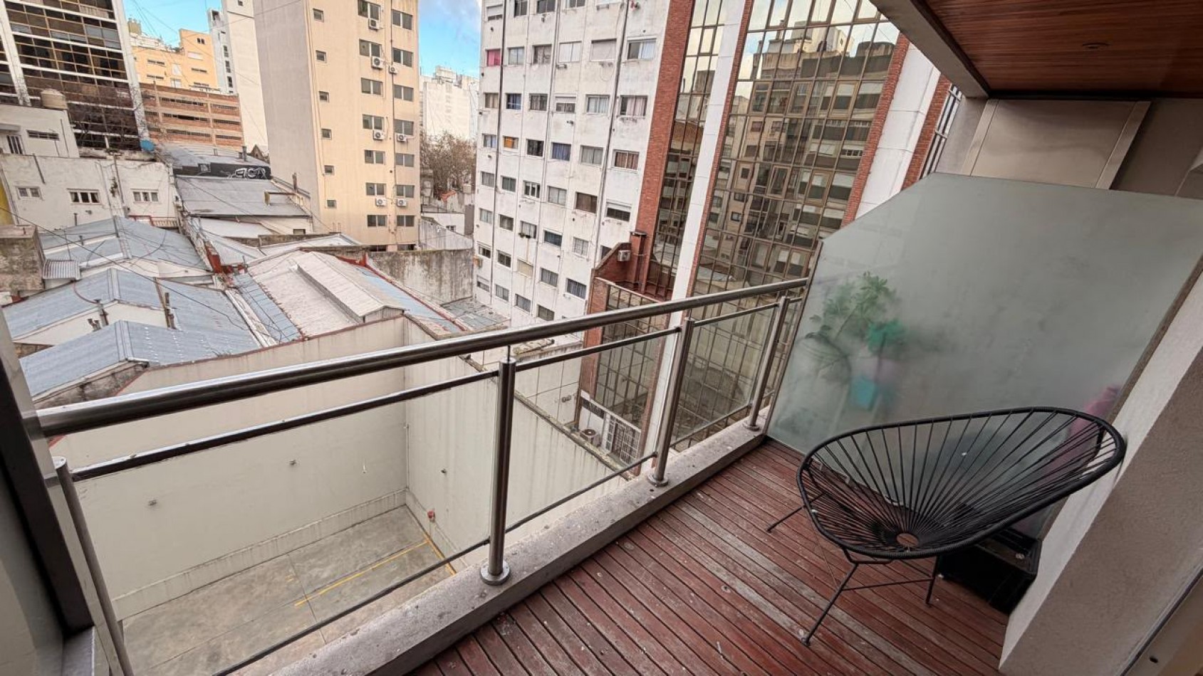 VENTA MODERNO 2 AMBIENTES CON BALCON Y PARRILLA - MACROCENTRO