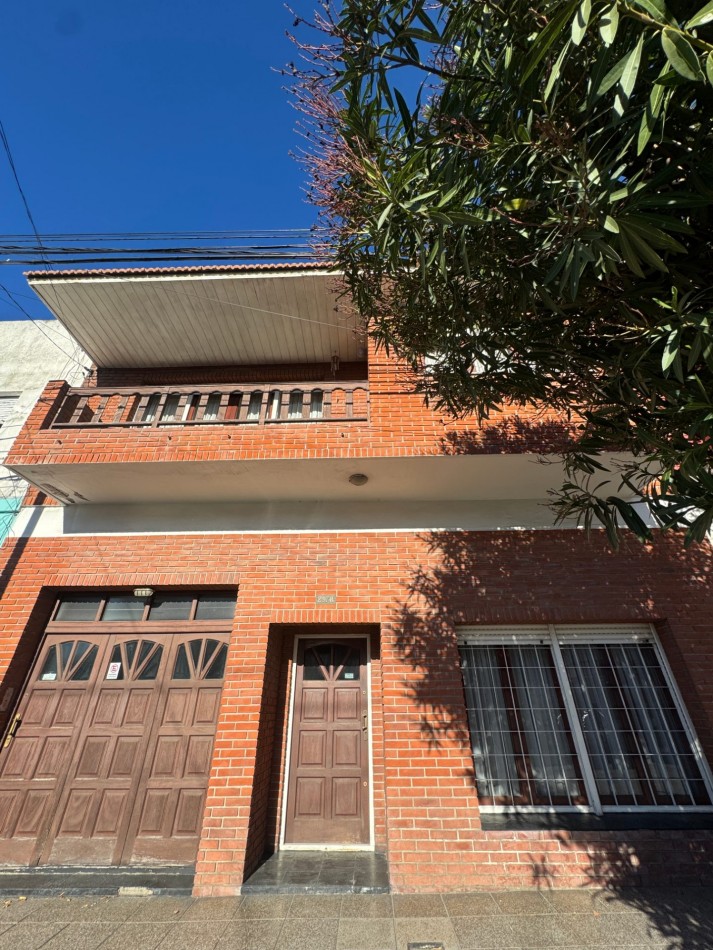 CASA EN VENTA 4 AMBIENTES CON PLAYROOM APTA CREDITO - BARRIO SAN JOSE