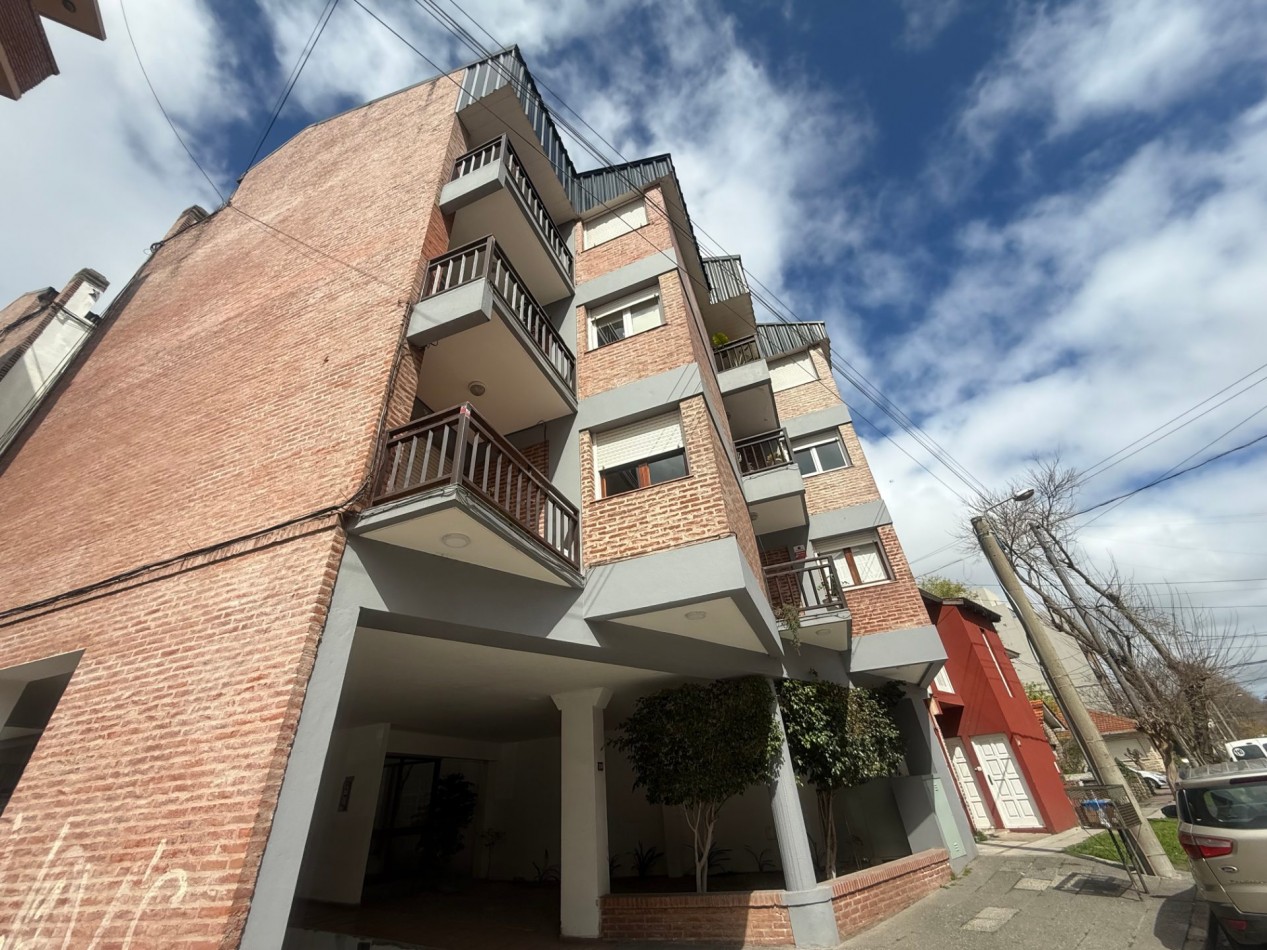 VENTA 4 AMBIENTES EN DUPLEX CON COCHERA - APTO CREDITO - ZONA GUEMES