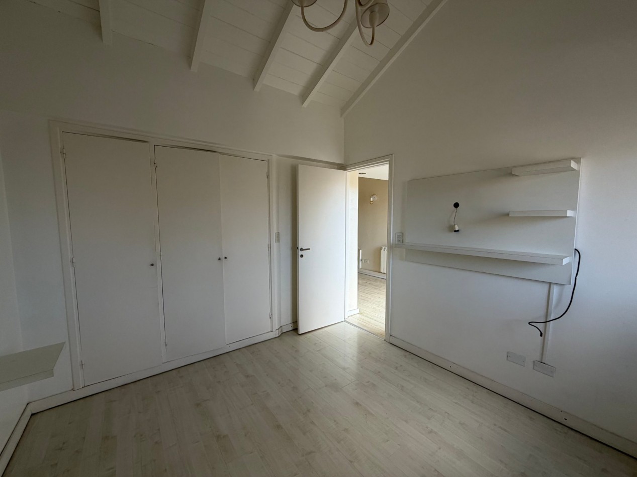 VENTA 4 AMBIENTES EN DUPLEX CON COCHERA - APTO CREDITO - ZONA GUEMES